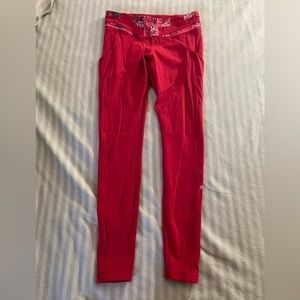 Size 8 Lululemon red leggings with pockets!